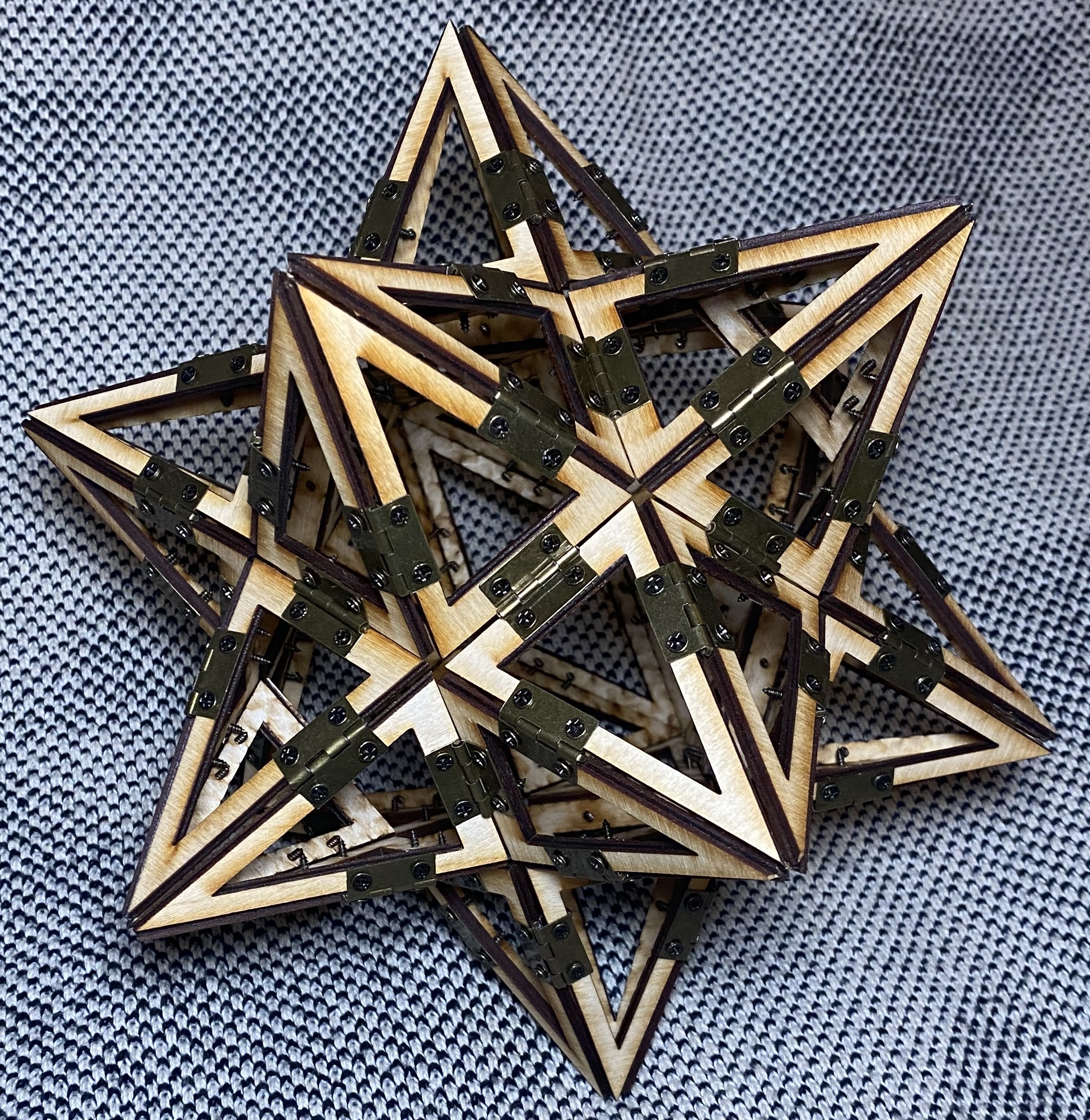 Hinged stellated dodecahedron